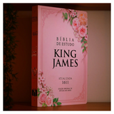 Bíblia de Estudo King James 1611 - KJA 400 Anos - Full Collor - Capa Dura Rosa Bebê