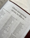 Bíblia da Mulher de Fé - NVI - Letra Grande - Courosoft Vinho Com Fechamento Carteira