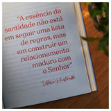 [PRÉ-VENDA] Ser Diferente é Um Presente - Vitória Martinello