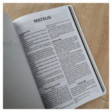 Bíblia Jesus Copy Sticker - NVI - Capa Dura Preta (acompanha autocolantes)