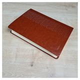 Bíblia Sagrada Bilíngue - Português E Inglês - NVI - Letra Normal - Capa Luxo Marrom